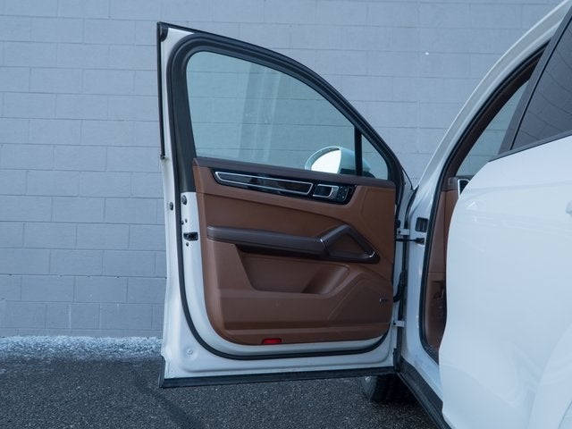 2023 Porsche Cayenne S Platinum Edition