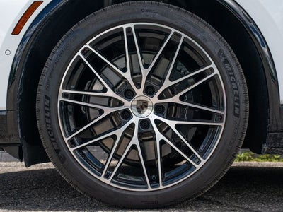 2024 Porsche Macan Turbo