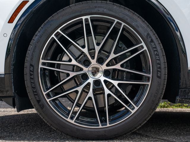 2024 Porsche Macan Turbo