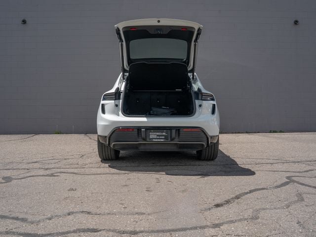 2024 Porsche Macan Turbo