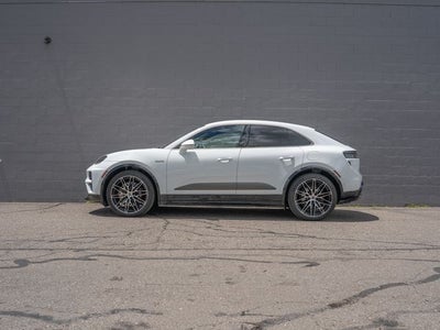 2024 Porsche Macan Turbo