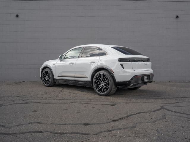 2024 Porsche Macan Turbo