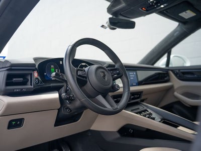 2024 Porsche Macan Turbo