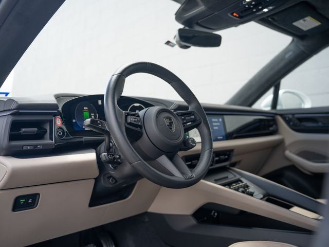 2024 Porsche Macan Turbo