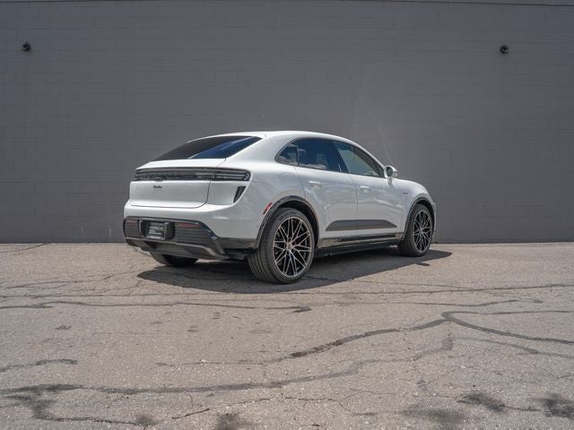 2024 Porsche Macan Turbo