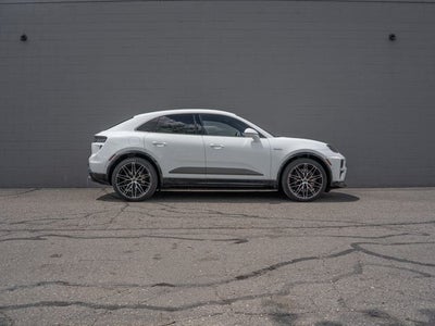 2024 Porsche Macan Turbo