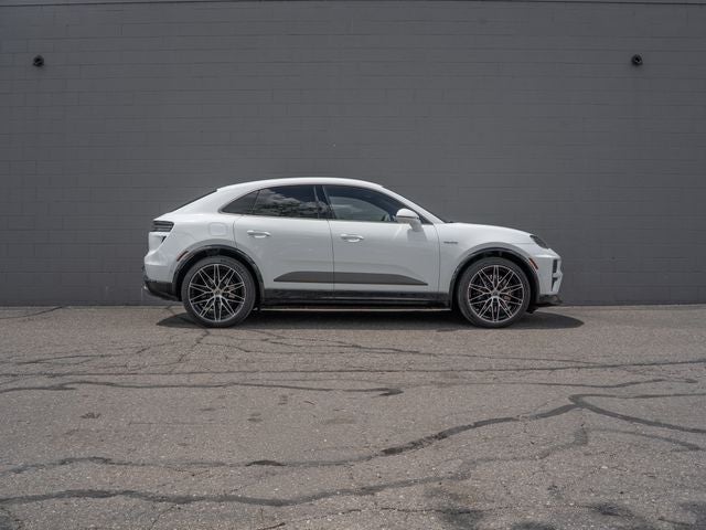 2024 Porsche Macan Turbo