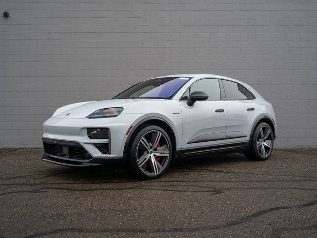 2025 Porsche Macan Turbo