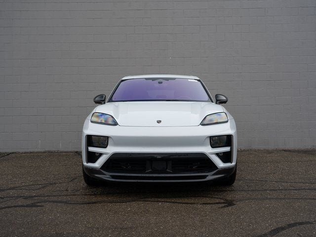 2025 Porsche Macan Turbo