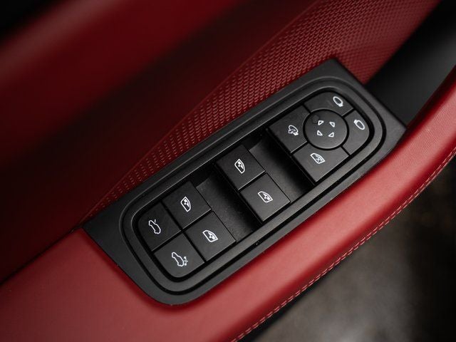 2025 Porsche Macan Turbo