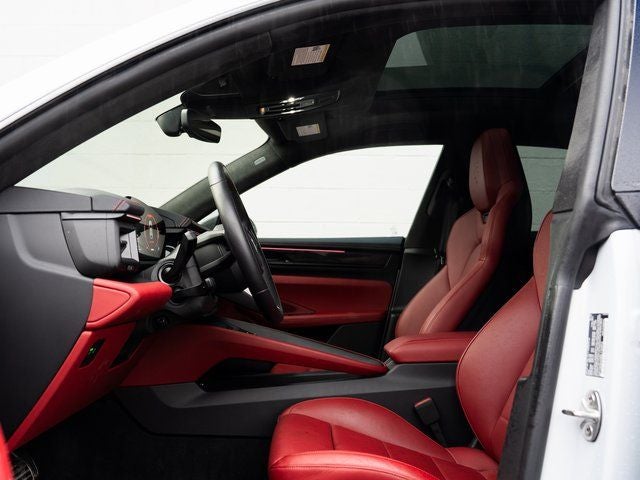 2025 Porsche Macan Turbo