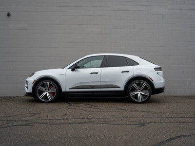 2025 Porsche Macan Turbo