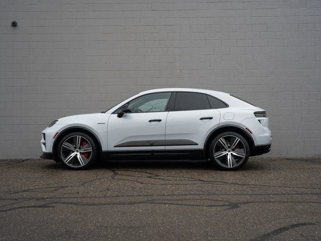 2025 Porsche Macan Turbo