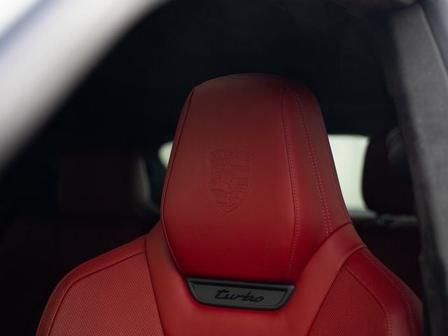 2025 Porsche Macan Turbo