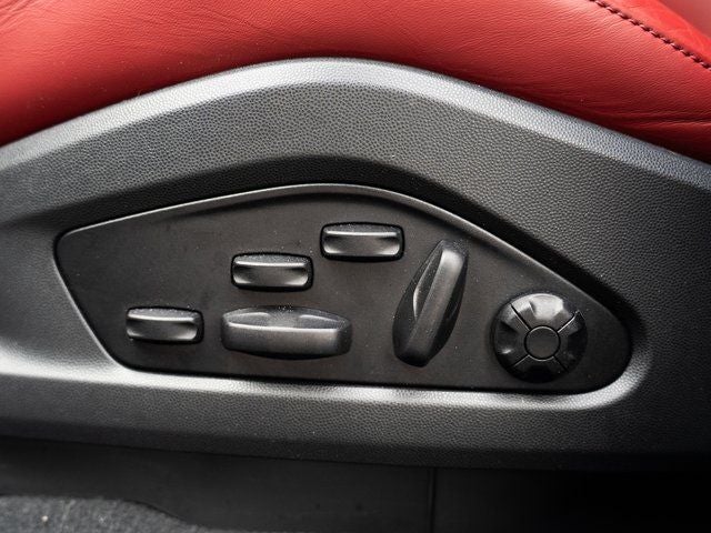 2025 Porsche Macan Turbo