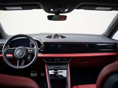 2025 Porsche Macan Turbo