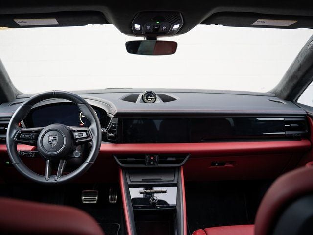 2025 Porsche Macan Turbo