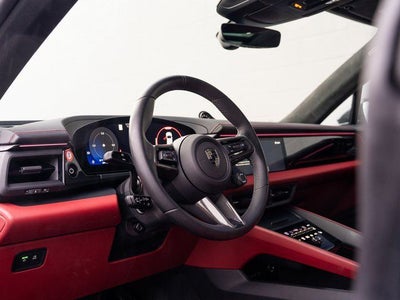 2025 Porsche Macan Turbo