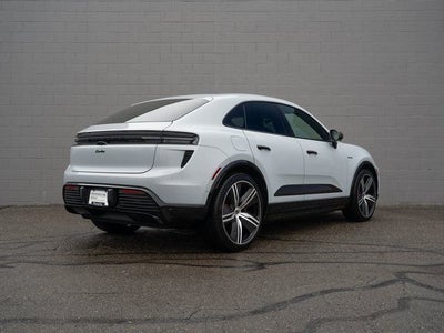 2025 Porsche Macan Turbo