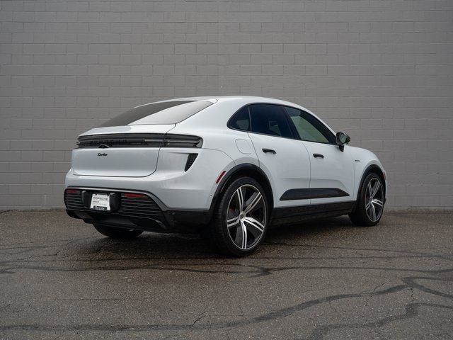 2025 Porsche Macan Turbo