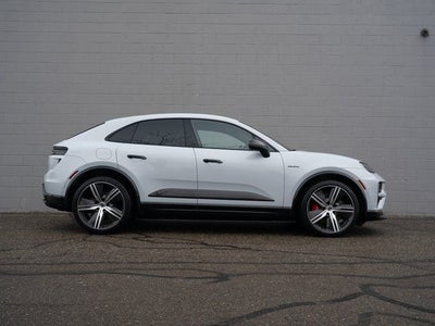 2025 Porsche Macan Turbo