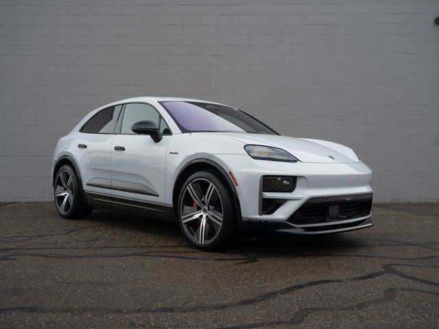 2025 Porsche Macan Turbo