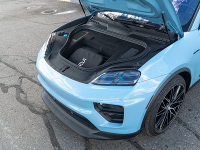 2025 Porsche Macan RWD