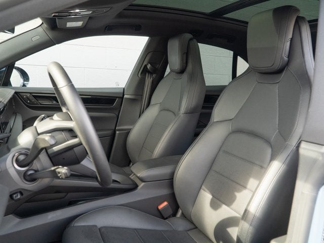 2025 Porsche Macan RWD