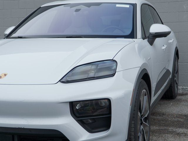 2025 Porsche Macan Base