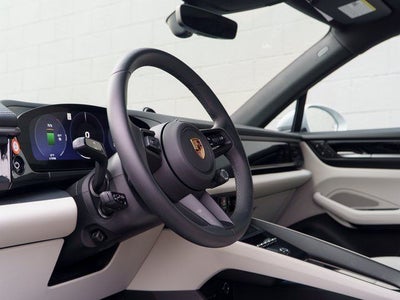 2025 Porsche Macan Base