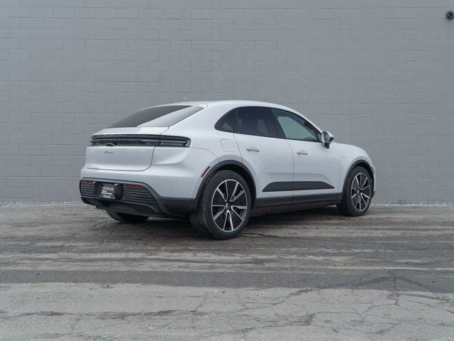 2025 Porsche Macan Base