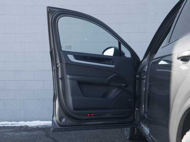 2025 Porsche Cayenne Base