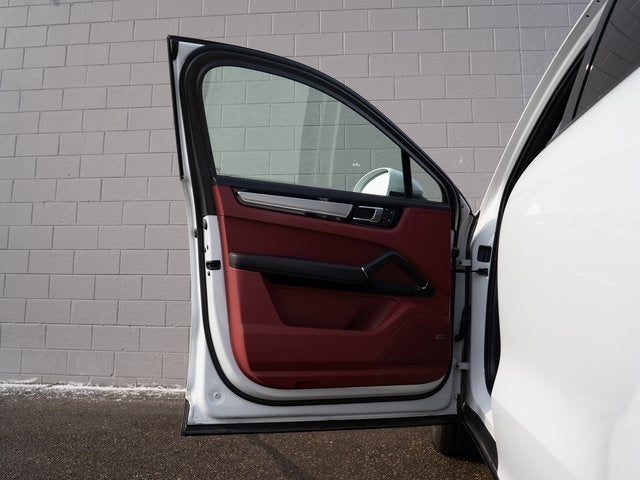 2022 Porsche Cayenne Coupe Platinum Edition