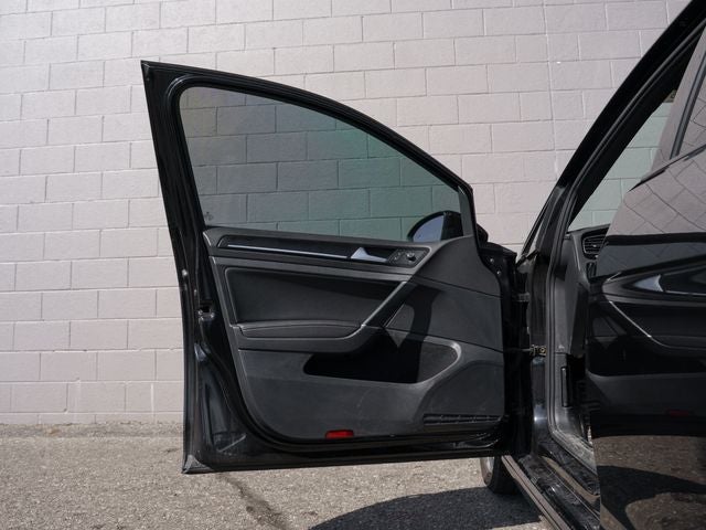 2017 Volkswagen Golf R DCC & Navigation 4Motion 4Motion