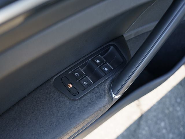 2017 Volkswagen Golf R DCC & Navigation 4Motion 4Motion