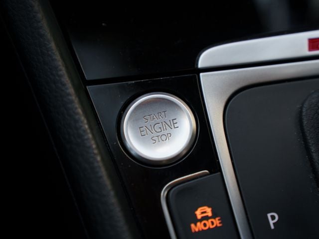 2017 Volkswagen Golf R DCC & Navigation 4Motion 4Motion